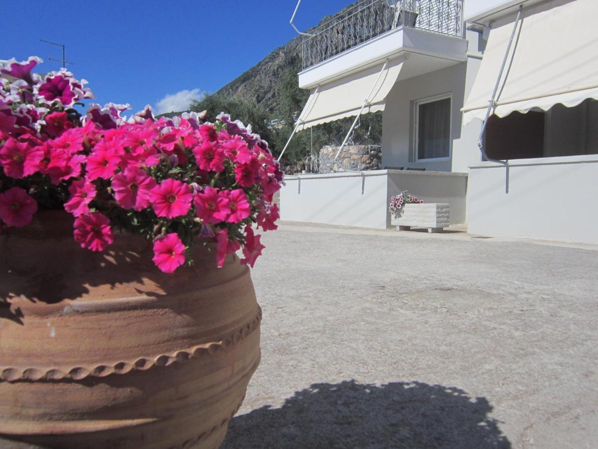 Blue Yard Apartments Kalamata Exterior foto